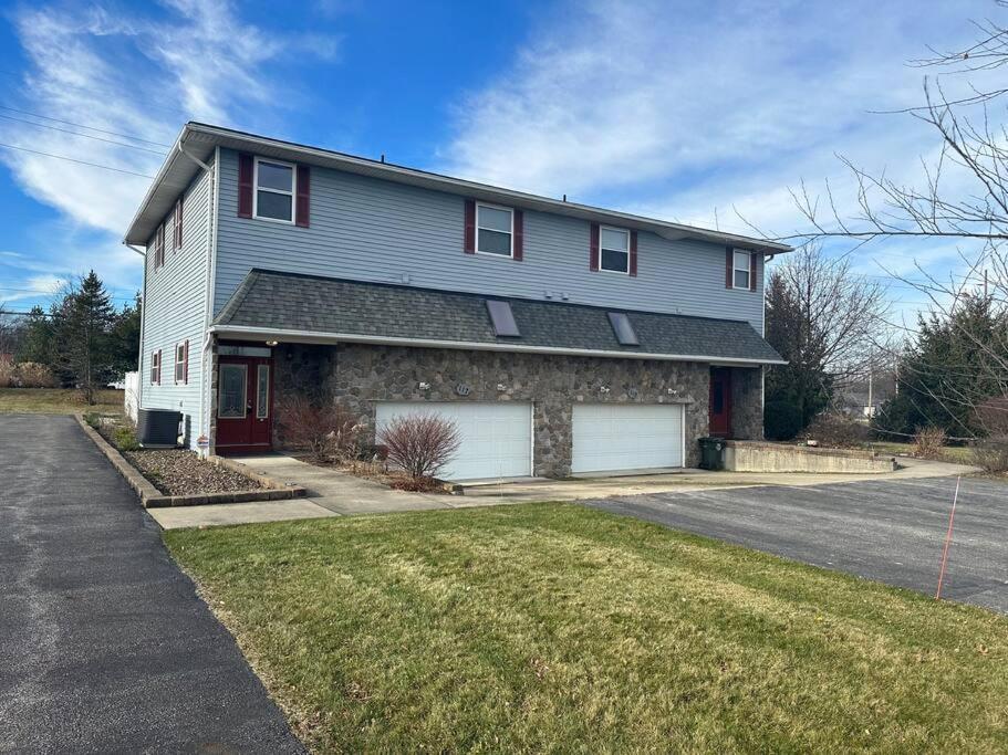 Inviting 3 Bed 2.5 Bath Townhome In Wadsworth Εξωτερικό φωτογραφία