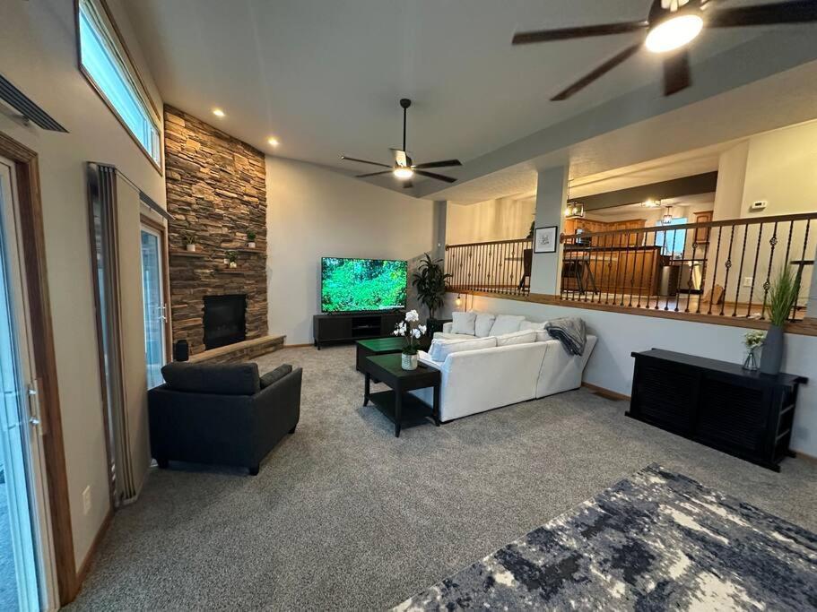 Inviting 3 Bed 2.5 Bath Townhome In Wadsworth Εξωτερικό φωτογραφία
